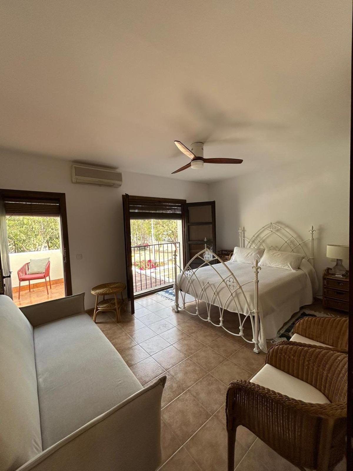 Casa Con Piscina En San Jose Sotillo Bagian luar foto