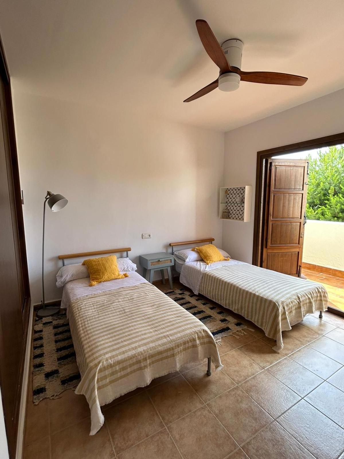Casa Con Piscina En San Jose Sotillo Bagian luar foto